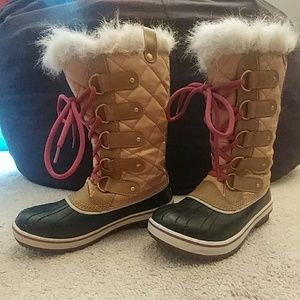 Snow boots